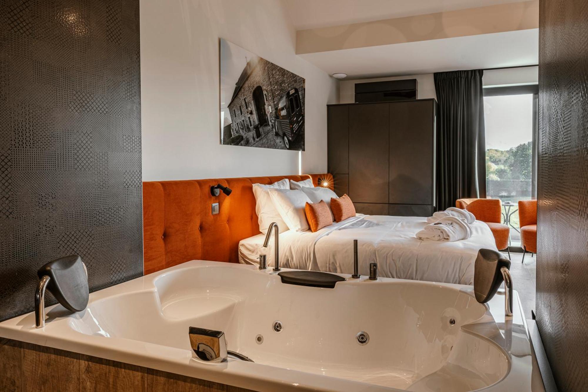Cc Nomie Restaurant Hotel